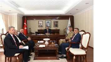 &Uuml;NİVERSİTENİN G&Uuml;VENLİĞİ TARTIŞILDI