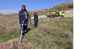 &Ouml;ZEL İDARE, FOSSEPTİKLERİ TEMİZLİYOR