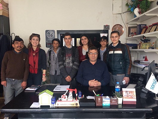 LİSELİ GEN&Ccedil;LER, SONS&Ouml;Z&rsquo;LE S&Ouml;YLEŞİ YAPTI