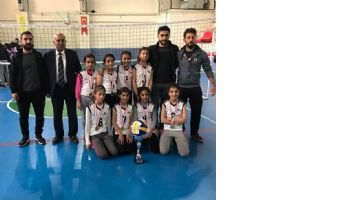VOLEYBOLDA MİNİK SULTANLAR YARIŞTI