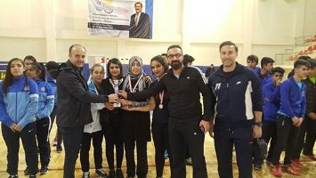 BADMİNTON&rsquo;DA LİDERLER NETLEŞTİ