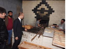 KAYMAKAM, EKMEK PİŞİRDİ&hellip;