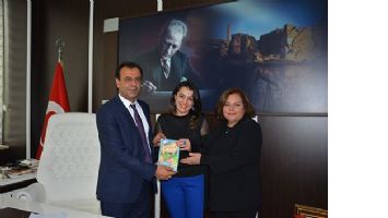 YAZAR ZORLU, &Ccedil;OCUKLARLA BULUŞTU