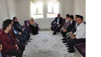 VALİ, EV ZİYARETLERİNE &Ccedil;IKTI