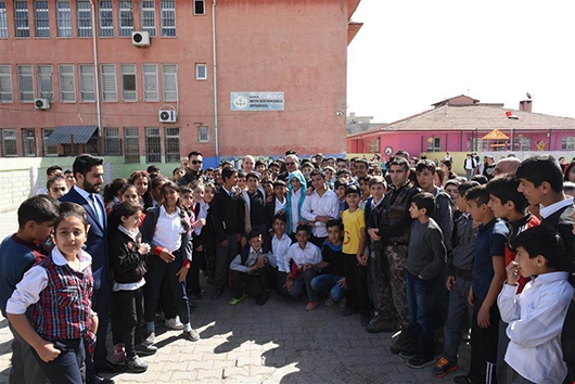 VALİ, OKULLARI GEZDİ