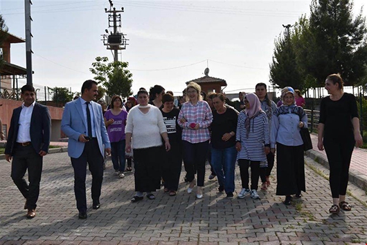 VALİ EŞİ&rsquo;NDEN ENGELLİLERE ZİYARET