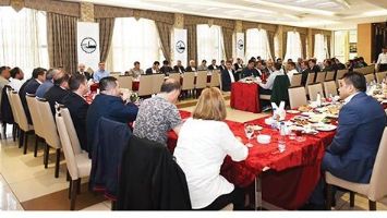 VALİ, SANAYİCİLERLE BİR ARAYA GELDİ