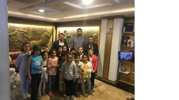 MUHTARDAN 23 NİSAN JESTİ