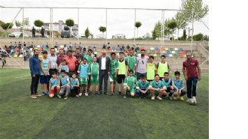 VALİ, FUTBOL KURSUNU ZİYARET ETTİ