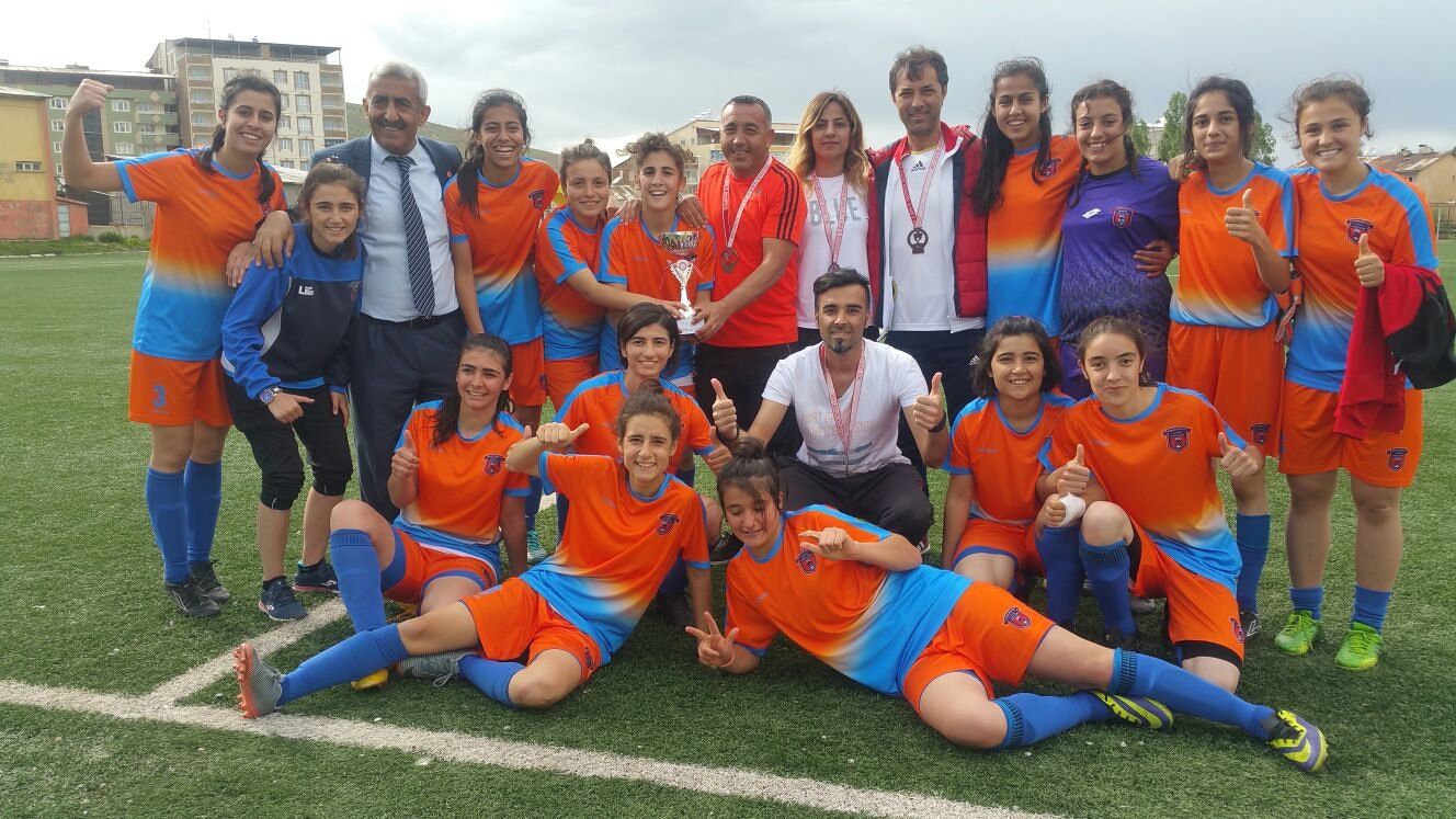 KADIN FUTBOLCULAR, İLK 8&rsquo;DE