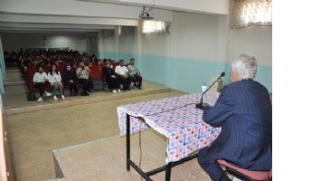YAZAR G&Uuml;RLEK, &Ouml;ĞRENCİLERLE BULUŞTU