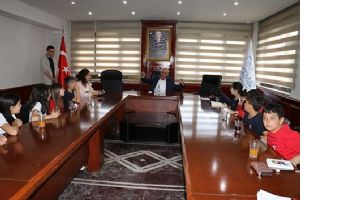 MİNİKLER SORDU, AKSOY YANITLADI