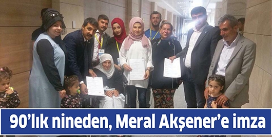 90&rsquo;LIK NİNEDEN, MERAL AKŞENER&rsquo;E İMZA