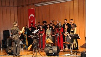 KORO, T&Uuml;RK&Uuml;LERLE B&Uuml;Y&Uuml;LEDİ