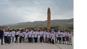 İZMİRLİ &Ouml;ĞRENCİLER, ANTİK KENTTE&hellip;