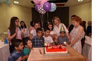 OLCAY DENİZ, &Ccedil;OCUKLARI AĞIRLADI