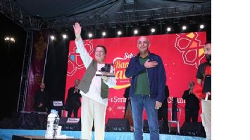 AHMET &Ouml;ZHAN&rsquo;LA YAĞMURDA KONSER&hellip;