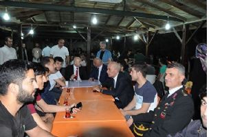 &Ouml;ĞRENCİLER, İL Y&Ouml;NETİCİLERİYLE İFTAR YAPTI