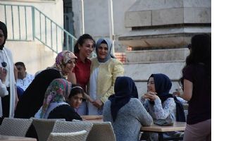 G&Uuml;NEŞTEKİN VE IŞIK, K&Ouml;YLERİ GEZDİ
