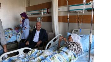 Aksoy, hasta ziyaretine &ccedil;ıktı