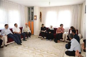 OLCAY DENİZ, EV ZİYARETLERİNDE