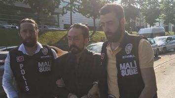 Adnan Oktar su&ccedil; &ouml;rg&uuml;t&uuml;ne b&uuml;y&uuml;k operasyon (Adnan Oktar g&ouml;zaltında)
