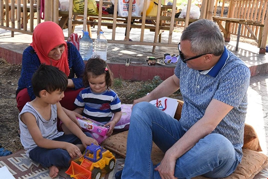 PİKNİK&Ccedil;İ AİLELERE VALİ S&Uuml;RPRİZİ