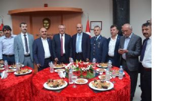 Resmi bayramlaşma programı d&uuml;zenlendi