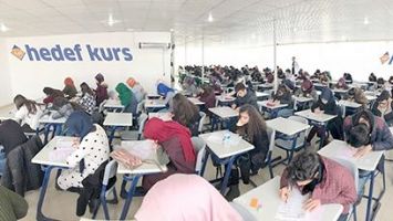 Hedef&rsquo;ten 4 seansta bursluluk sınavı