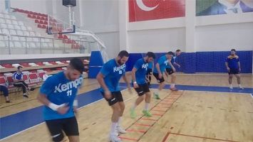HENTBOLCULAR G&Uuml;&Ccedil; DEPOLUYOR