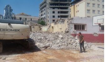 84 YILLIK OKUL YIKILIYOR