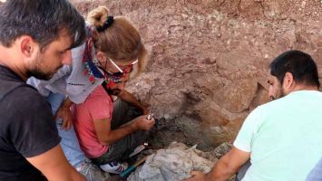 Fosillerin peşinde bir &ouml;m&uuml;r ge&ccedil;irdi