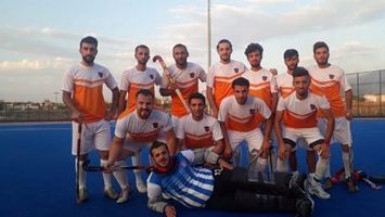 HOKEYCİLER, İLK MA&Ccedil;TA GALİP