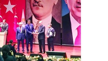 EKMEN, SİYASET AKADEMİSİNDE BİRİNCİ
