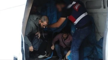 39 d&uuml;zensiz g&ouml;&ccedil;men yakalandı