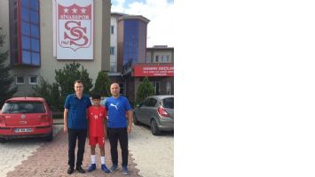 KONAK, SİVASSPOR FORMASINI GİYDİ