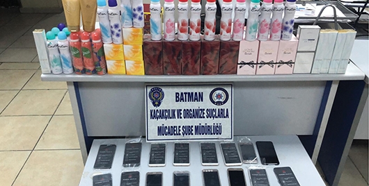MAKYAJ &Uuml;R&Uuml;NLERİ VE TELEFONLARA EL KONULDU