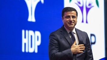 Demirtaş, tutuklanmasına gerek&ccedil;e g&ouml;sterilen tutanakları paylaştı