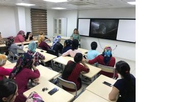 KADINLAR, DANGAL&rsquo;I İZLEDİ