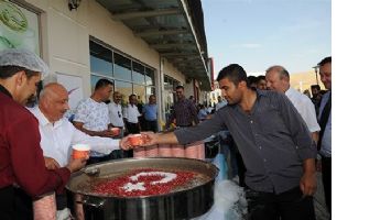 &Uuml;NİVERSİTEDE AŞURE KAYNATILDI