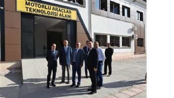 VALİ, OKULLARI YOKLADI&hellip;