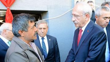 Kılı&ccedil;daroğlu Batman şehidinin babaevini ziyaret etti