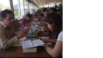 İNAL, OKURLARI İ&Ccedil;İN KİTAPLARINI İMZALADI&hellip;