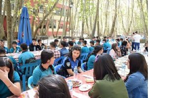 KOZLUK'TA POLİS VE &Ouml;ĞRENCİLER PİKNİK YAPTI