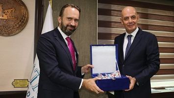 B&Uuml;Y&Uuml;KEL&Ccedil;İ&rsquo;DEN ZİYARET