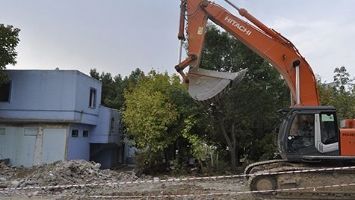 ESKİ HASTANE BİNASI YIKILIYOR