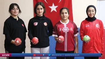 4 kız arkadaş boccede yeni başarılar i&ccedil;in &ccedil;alışıyor