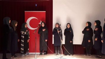 Lise &ouml;ğrencilerinden Mevlid-i Nebi etkinliği