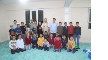 Sason'da Kur&rsquo;an kursu &ouml;ğrencilerine ayakkabı yardımı
