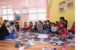 VALİ EŞİ&rsquo;NDEN MİNİK ZİYARET